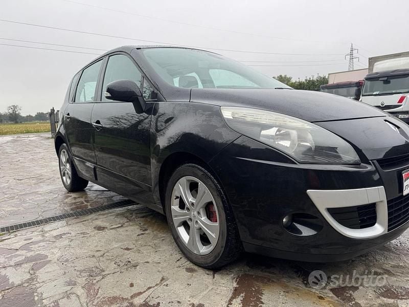 Usata Renault Scénic III Luxe 110 CV (80 kW) 2010 Nero Monovolume