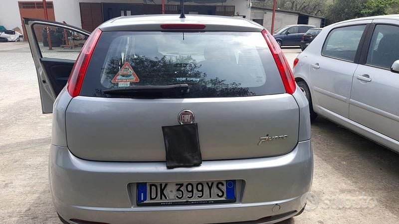 Usata Fiat Grande Punto 90 CV (66 kW) 2007 Grigio Utilitaria