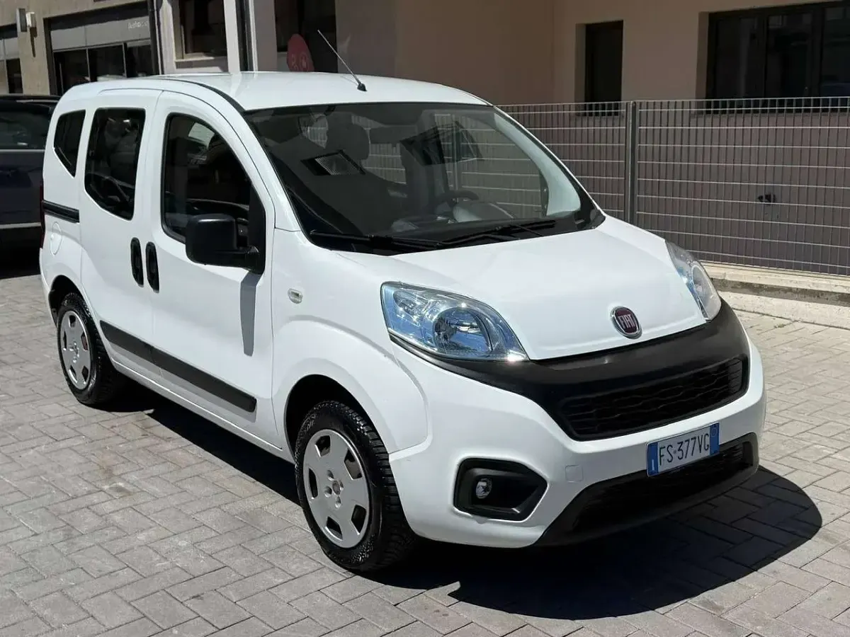 Usata Fiat Qubo Easy 69 CV (50 kW) 2018 Bianco Monovolume