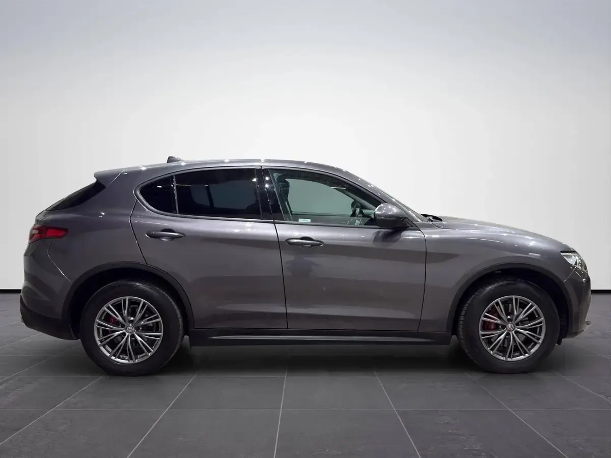 Usata Alfa Romeo Stelvio Executive 210 CV (154 kW) 2018 Grigio SUV