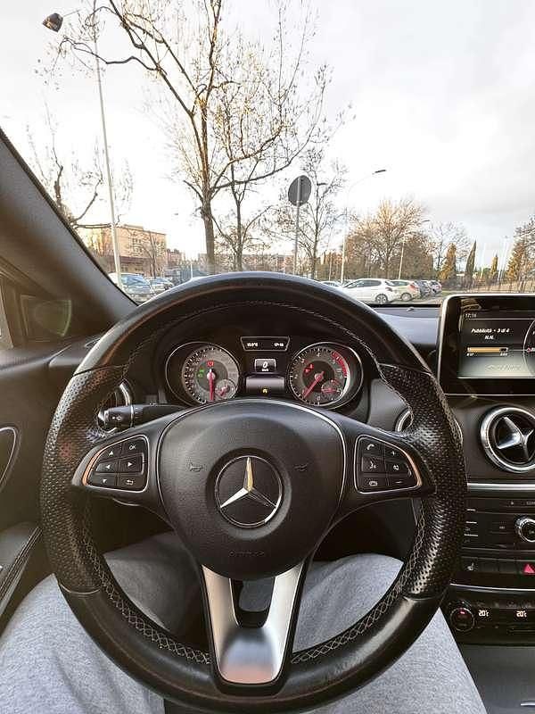 Usata Mercedes CLA200 136 CV (100 kW) 2015 Berlina
