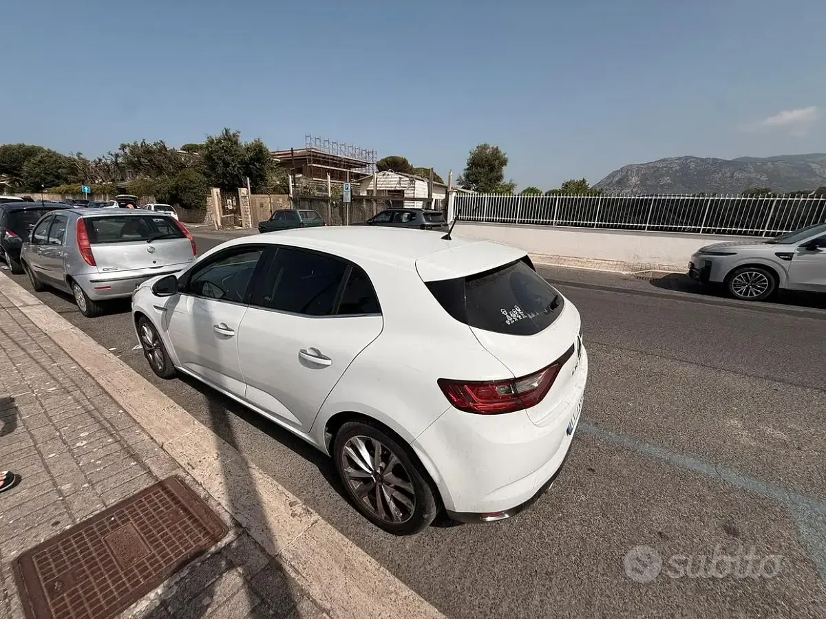 Usata Renault Mégane IV 110 CV (80 kW) 2016 Bianco Berlina