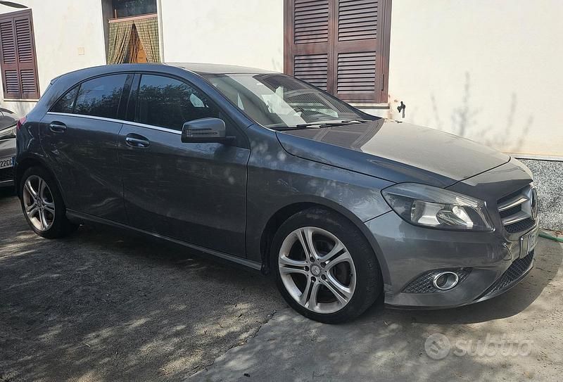 Usata Mercedes A180 122 CV (89 kW) 2013 Grigio Berlina