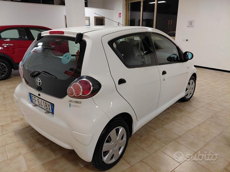 Usata Toyota Aygo 68 CV (50 kW) 2010 Bianco Utilitaria