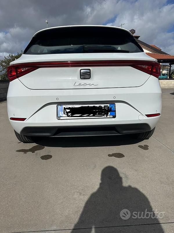 Usata Seat Leon Style 150 CV (110 kW) 2021 Bianco Berlina