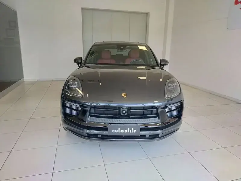 Usata Porsche Macan Chrono 381 CV (280 kW) 2024 Grigio scuro SUV