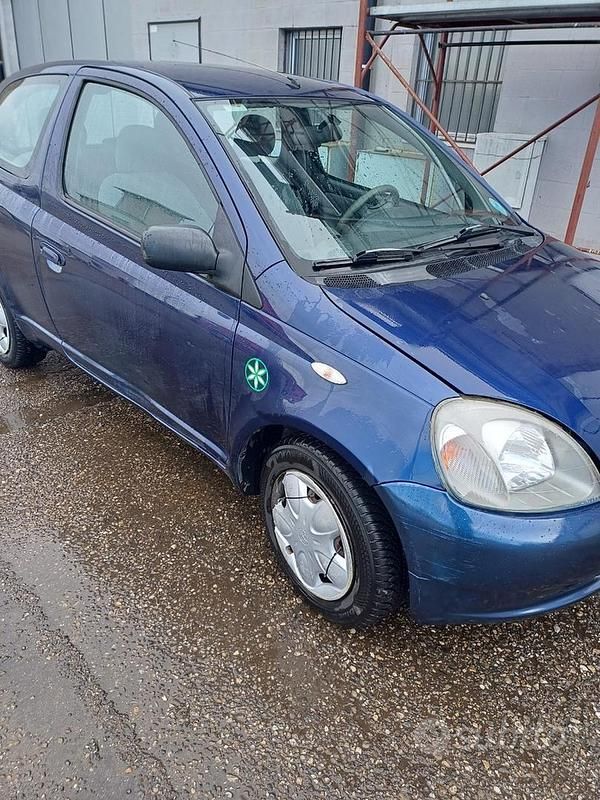 Usata Toyota Yaris 68 CV (50 kW) 1999 Blu Utilitaria