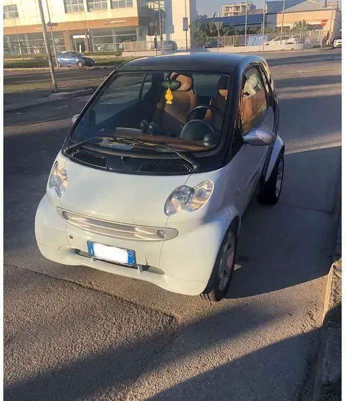 Usata Smart ForTwo Coupé 61 CV (44 kW) 2004 Bianco Coupé