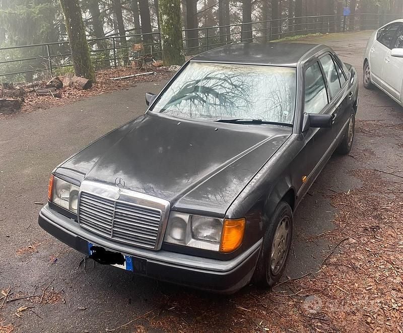 Usata Mercedes E300 188 CV (138 kW) 1987 Grigio Berlina