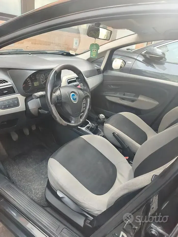 Usata Fiat Grande Punto 75 CV (55 kW) 2006 Nero Utilitaria