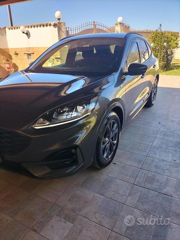 Usata Ford Kuga 120 CV (88 kW) 2022 Grigio SUV
