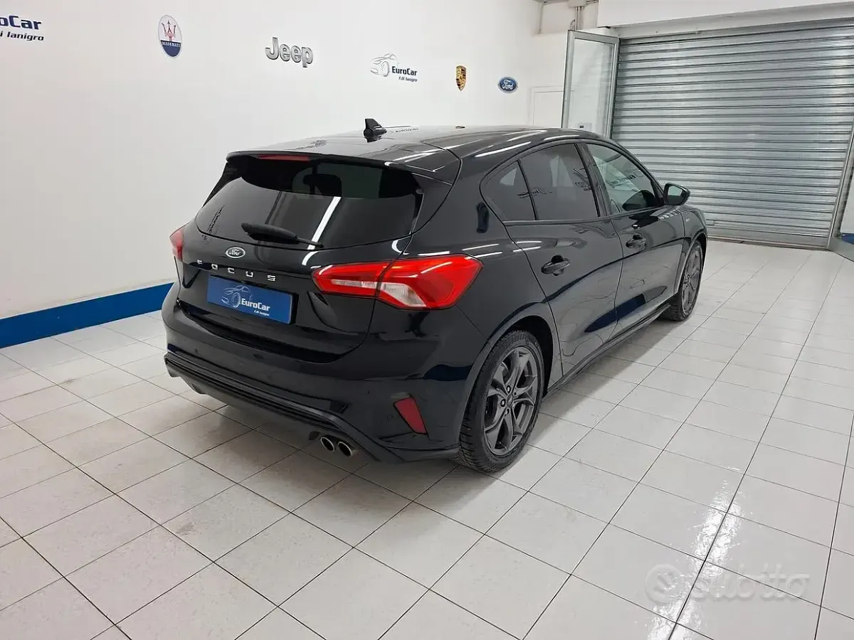 Usata Ford Focus ST-Line 120 CV (88 kW) 2021 Nero Berlina