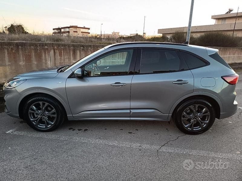 Usata Ford Kuga 120 CV (88 kW) 2022 Grigio SUV