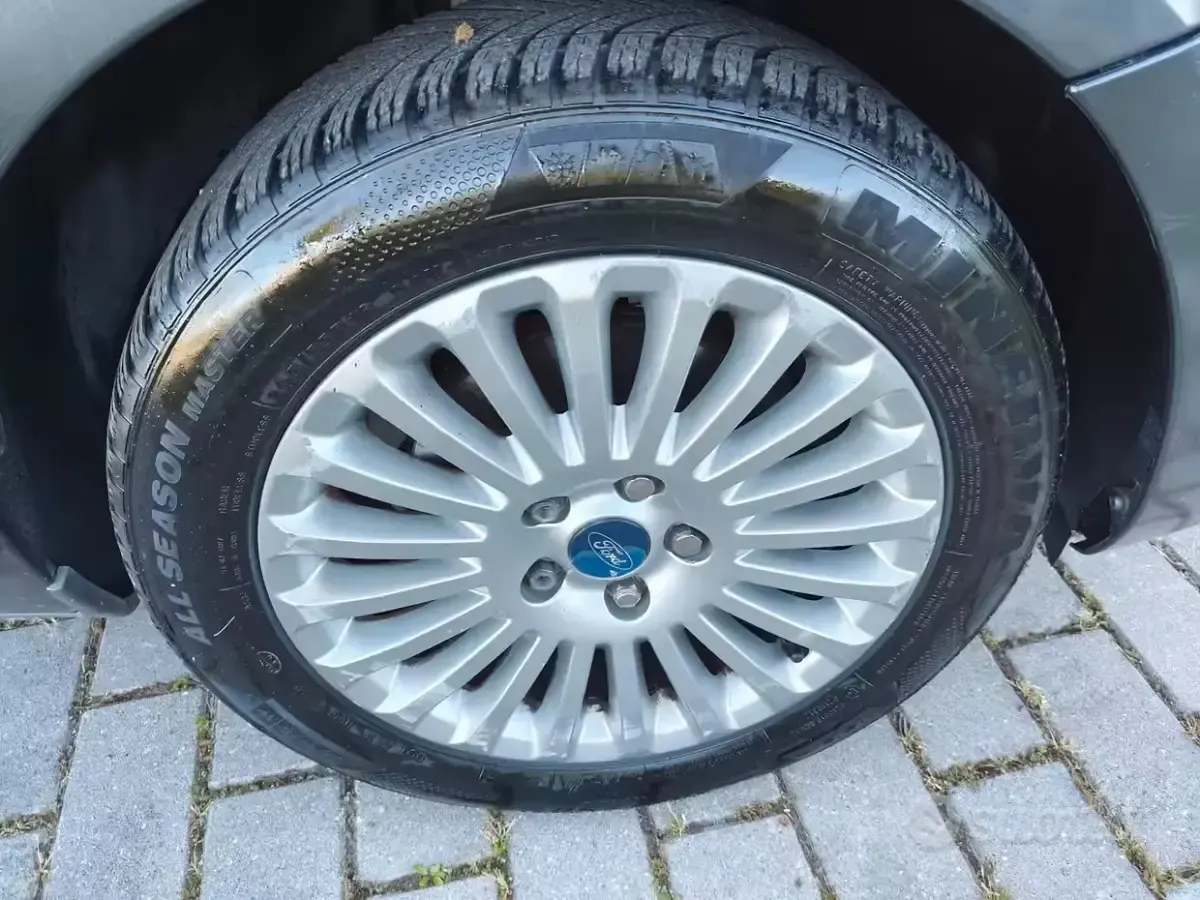 Käytetty Ford Focus Titanium 105 HP (77 kW) 2011 Harmaa Farmari