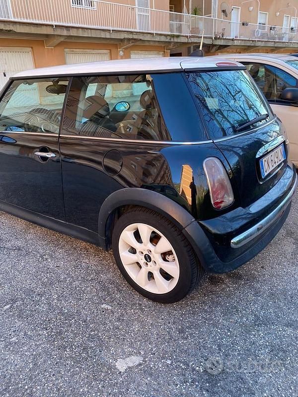Usata Mini Cooper 75 CV (55 kW) 2004 Nero Utilitaria