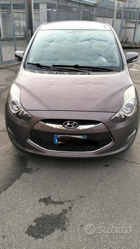 Usata Hyundai ix20 Comfort 116 CV (85 kW) 2013 Grigio Utilitaria