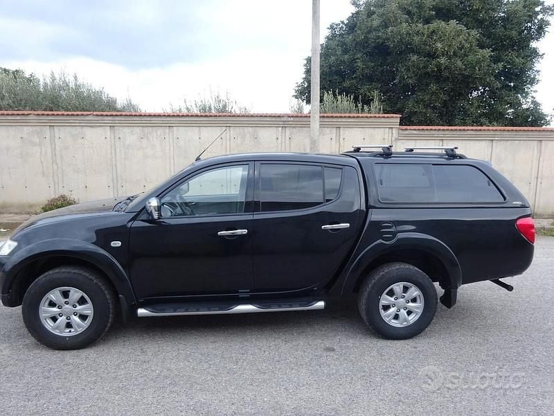 Usata Mitsubishi L 200 CV (147 kW) 2012 Nero SUV