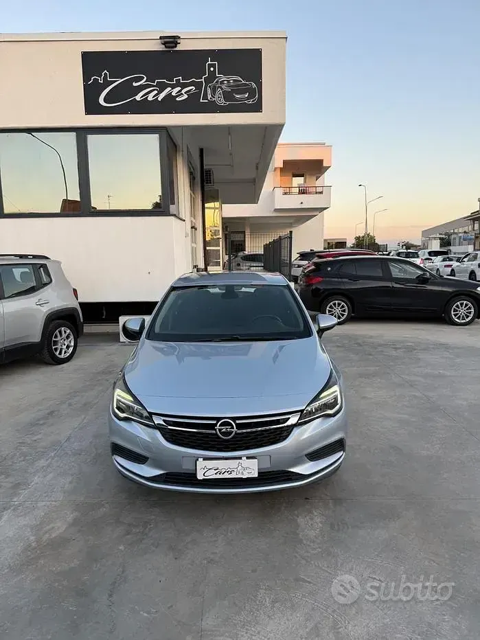 Usata Opel Astra Innovation 105 CV (77 kW) 2017 Grigio Berlina