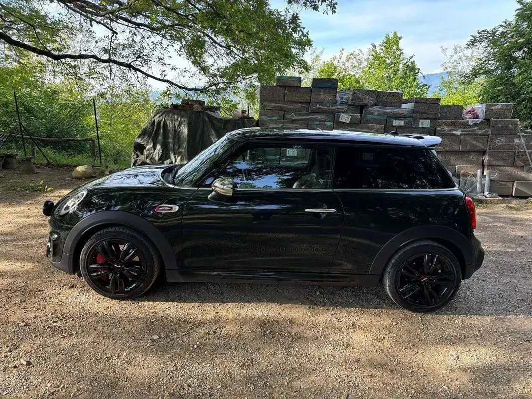 Begagnad Mini John Cooper Works Hype 231 HK (169 kW) 2018 Grön Halvkombi