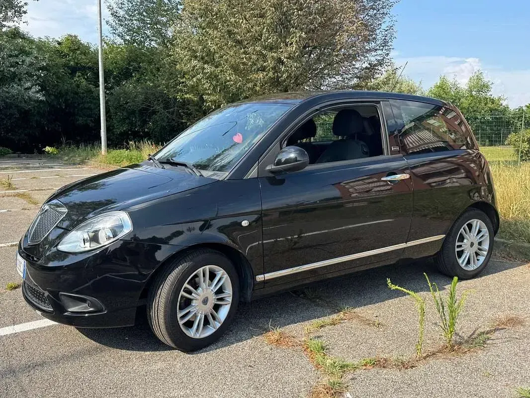 Usata Lancia Ypsilon 77 CV (56 kW) 2012 Nero Utilitaria