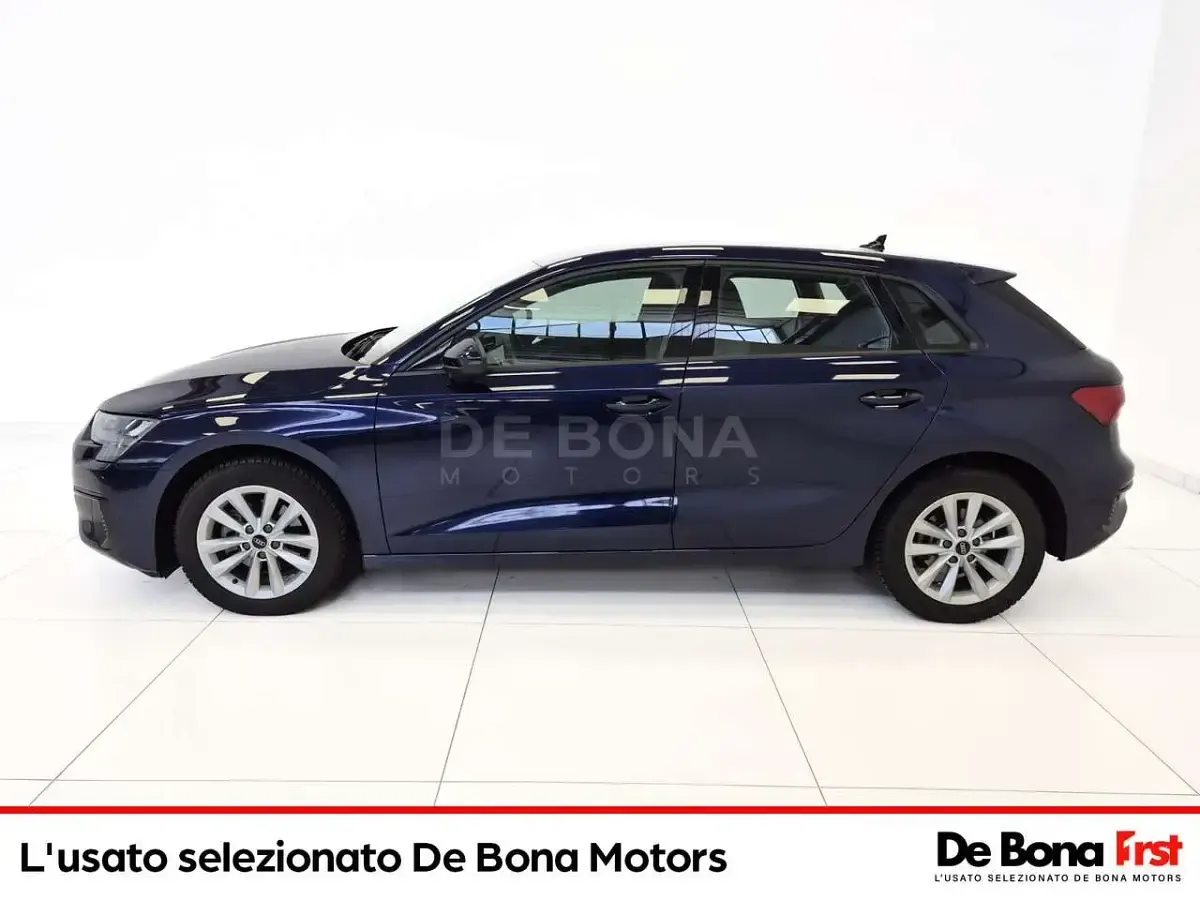 Usata Audi A3 Business 150 CV (110 kW) 2024 Blu navarra met. Berlina