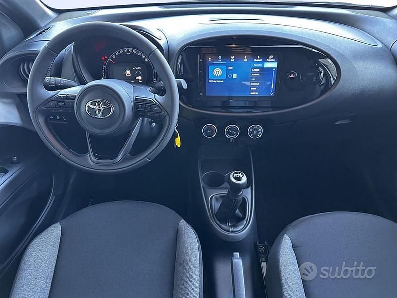 Nuova Toyota Aygo X Active 72 CV (52 kW) 2025 Multicolore(met.) SUV