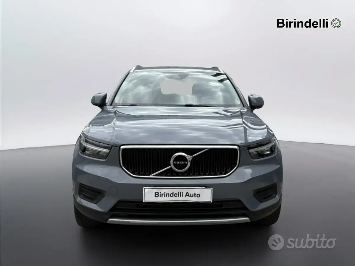 Begagnad Volvo XC40 Momentum 129 HK (94 kW) 2021 Blå SUV