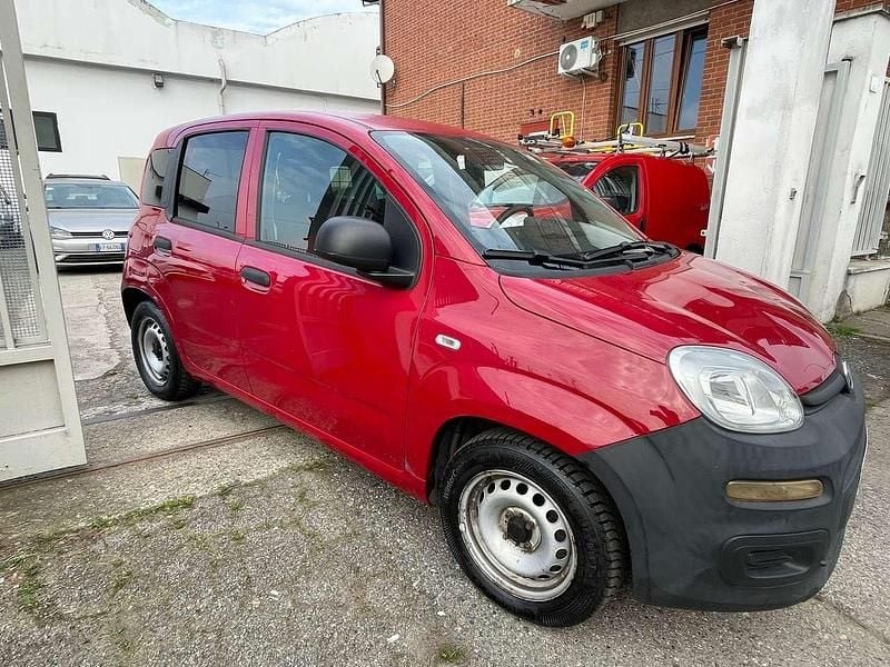 Käytetty Fiat Panda Pop 80 HP (58 kW) 2016 Punainen Viistoperä
