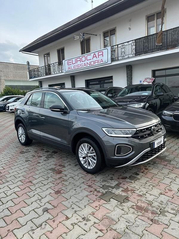 Usata VW T-Roc Life 150 CV (110 kW) 2023 Grigio SUV
