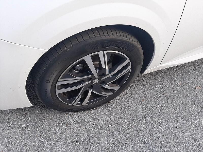 Usata Peugeot 208 Allure 75 CV (55 kW) 2021 Bianco Utilitaria