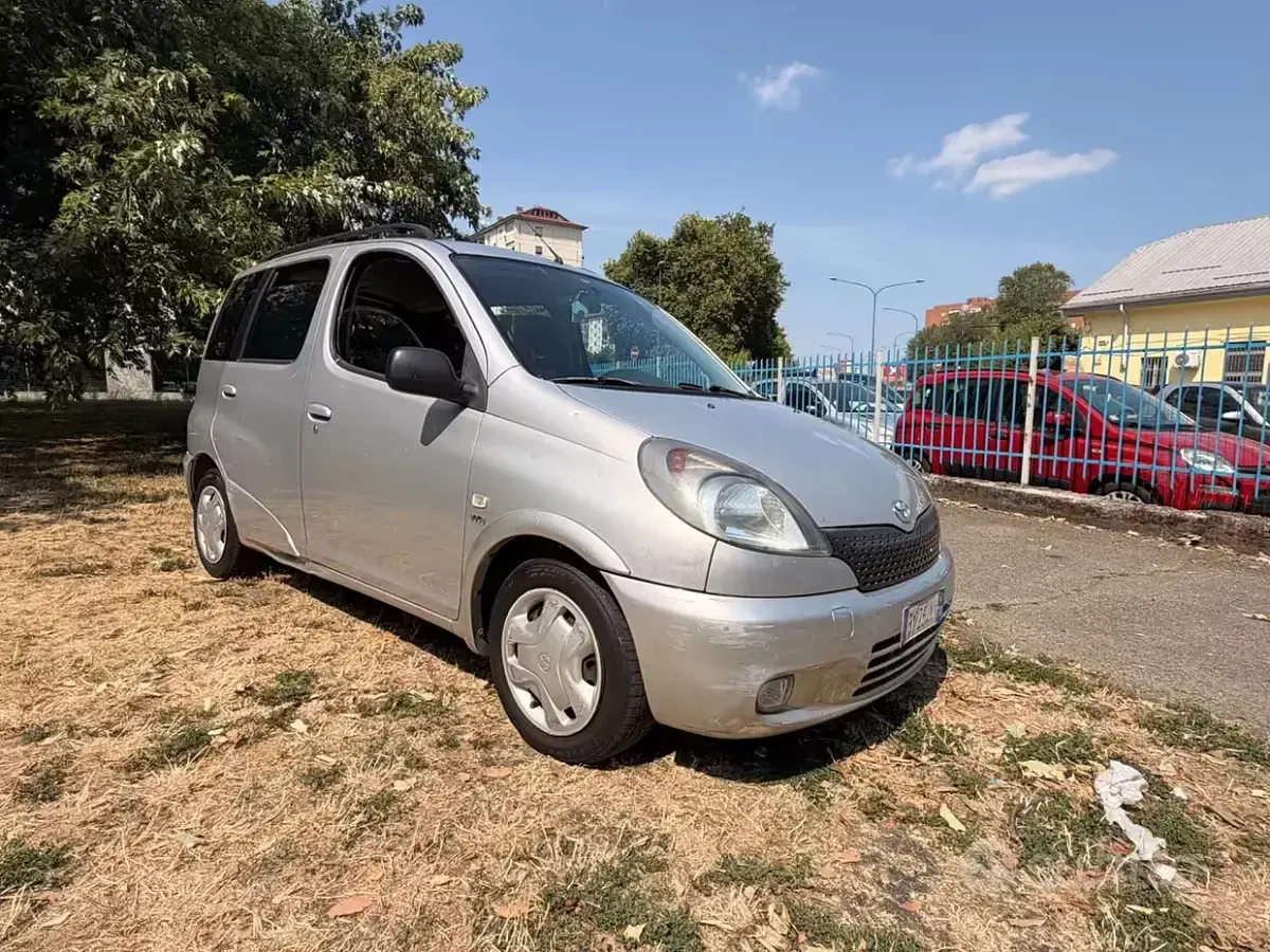 Usata Toyota Yaris Verso Sol 86 CV (63 kW) 2002 Monovolume