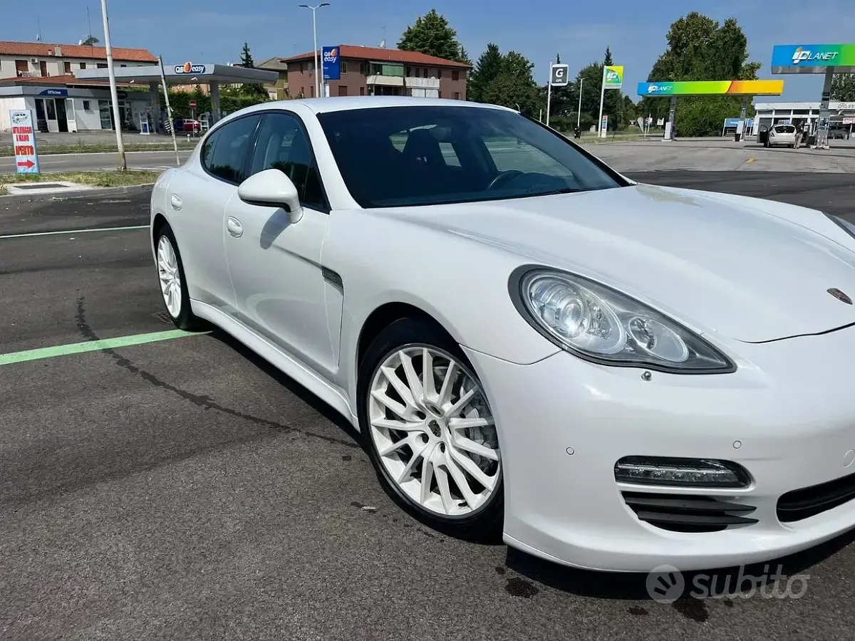 Usata Porsche Panamera 250 CV (183 kW) 2012 Bianco Utilitaria
