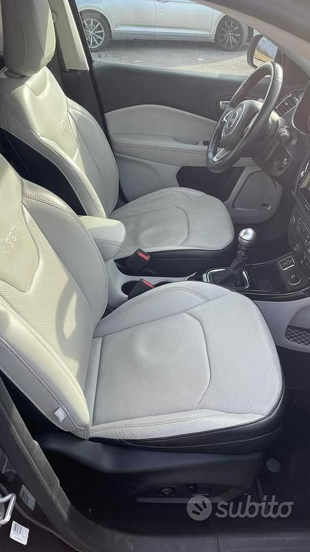 Usata Jeep Compass 120 CV (88 kW) 2018 Grigio SUV