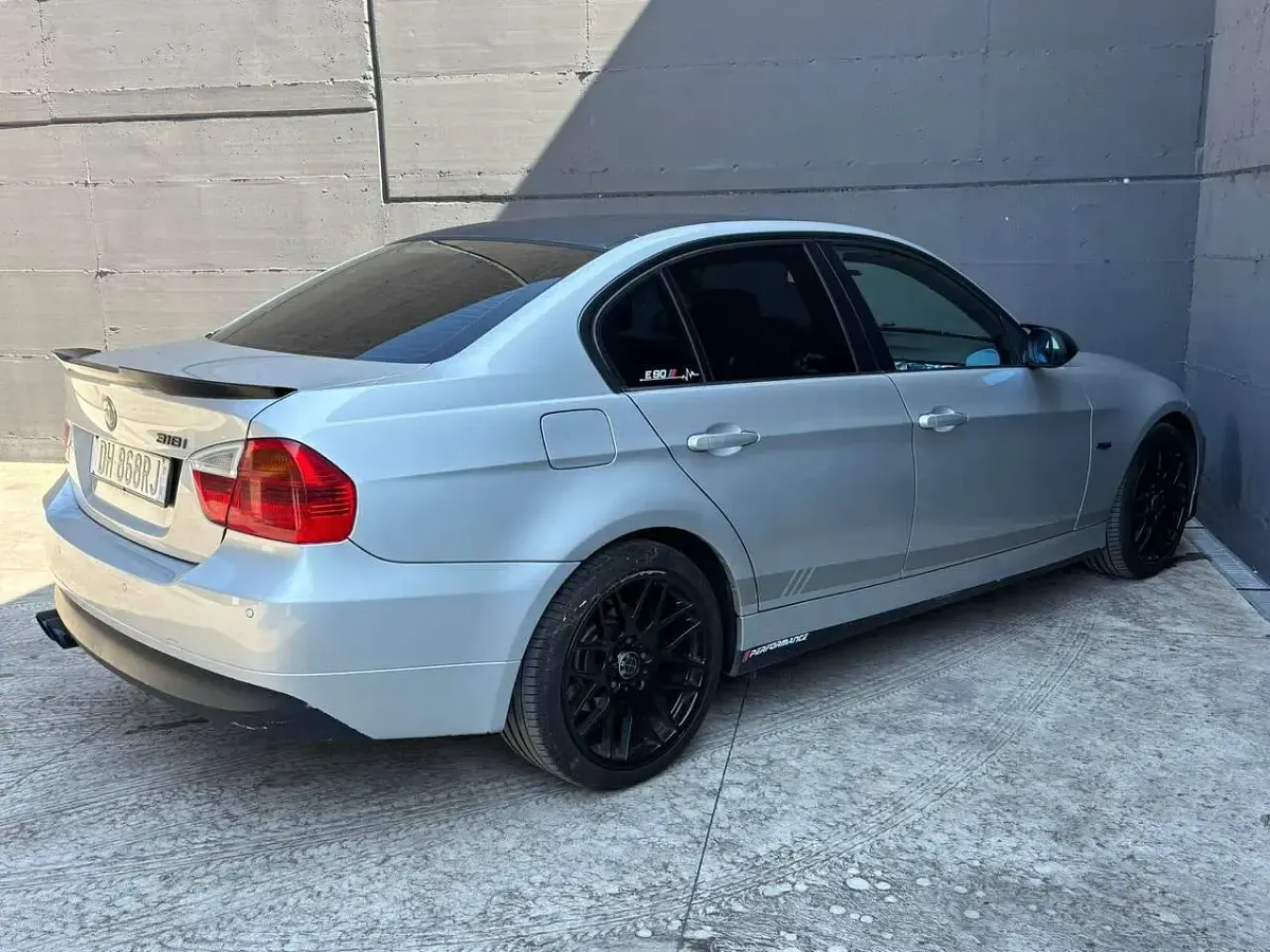 Usata BMW 318 129 CV (94 kW) 2007 Argento Berlina