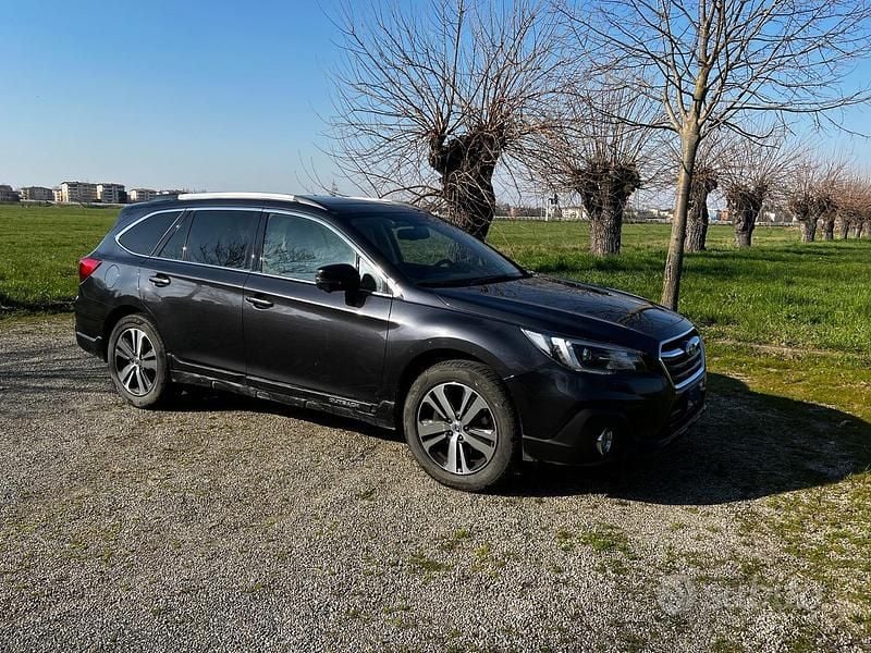 Usata Subaru Outback 175 CV (128 kW) 2019 Grigio SUV