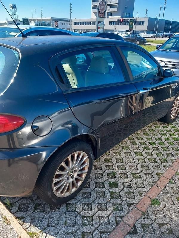 Usata Alfa Romeo 147 105 CV (77 kW) 2006 Utilitaria