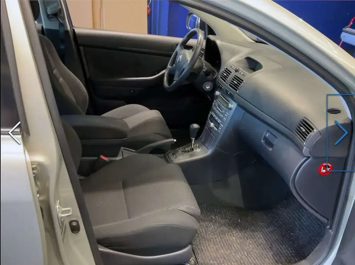 Usata Toyota Avensis Sol 147 CV (108 kW) 2004 Argento iridio Berlina