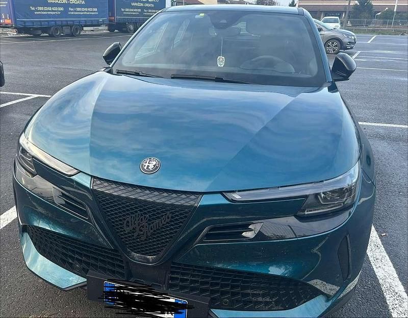Usata Alfa Romeo Junior 136 CV (100 kW) 2024 Blu/azzurro SUV