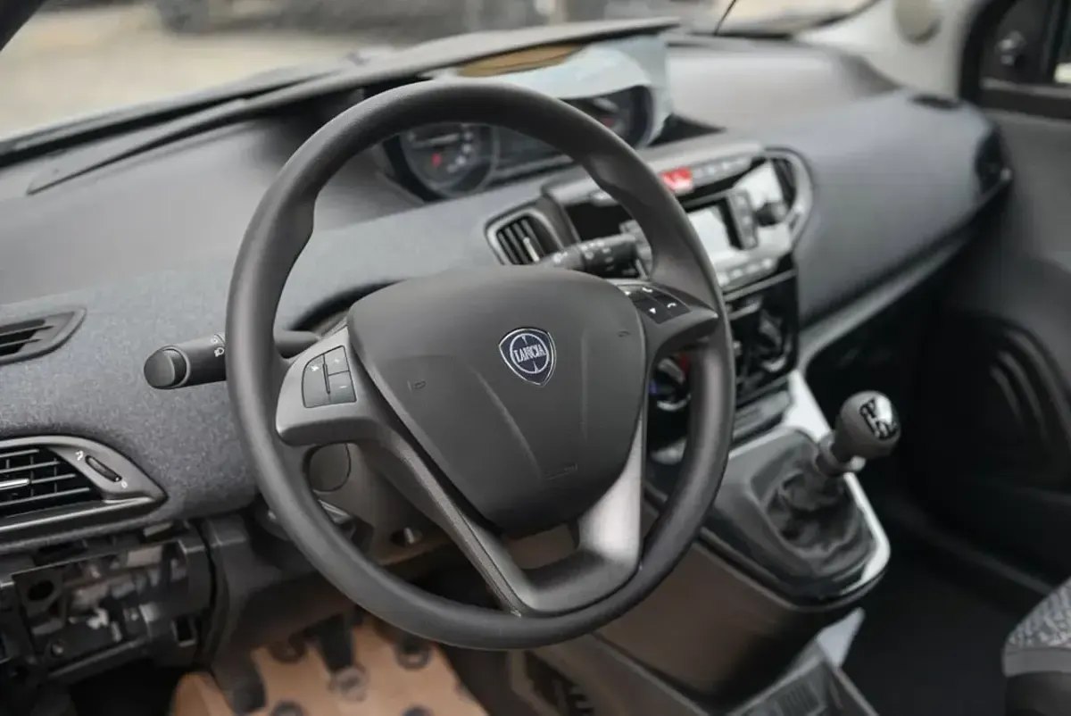Usata Lancia Ypsilon Silver 70 CV (51 kW) 2023 Grigio Utilitaria