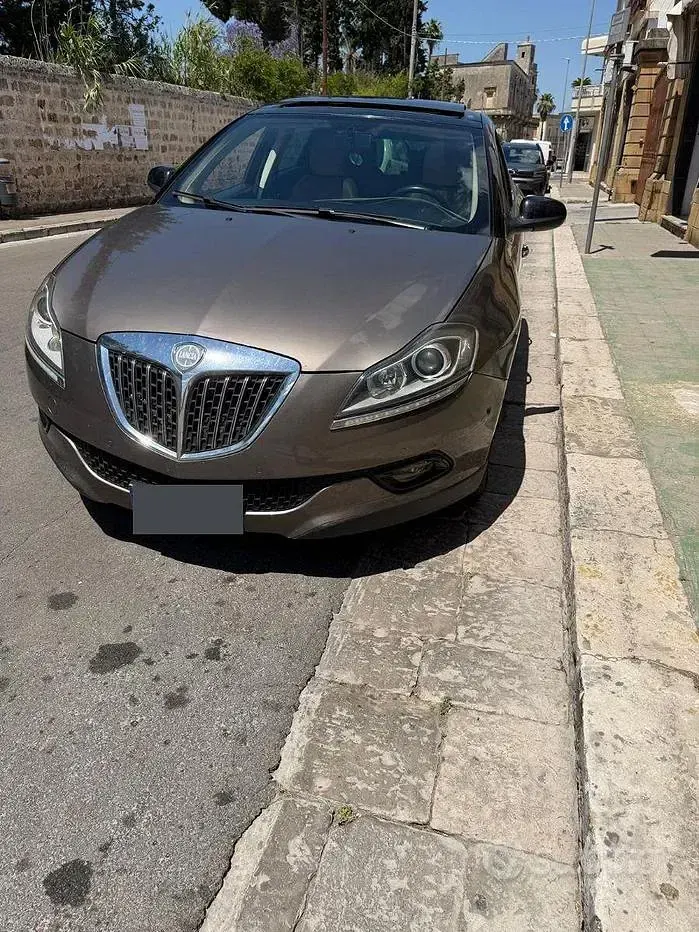 Usata Lancia Delta Gold 165 CV (121 kW) 2011 Utilitaria