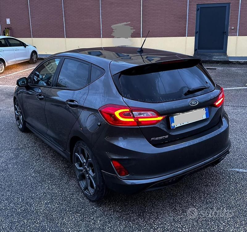Begagnad Ford Fiesta ST-Line 86 HK (63 kW) 2018 Grå Sedan