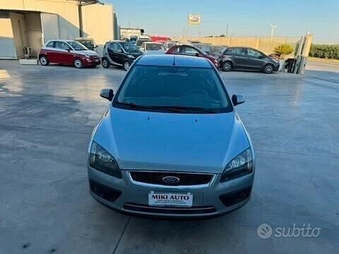 Grigio Usata 2006 Ford C-MAX Monovolume | 2500 € (Buon prezzo) - Immagine 1/4