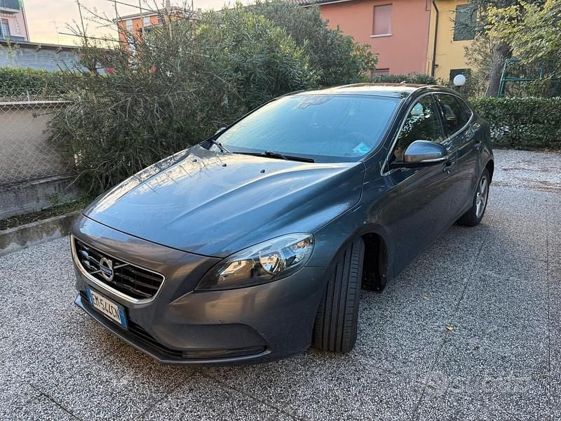 Usata 2013 Volvo V40 Momentum Station wagon | 5650 € (Buon prezzo) - Immagine 1/4