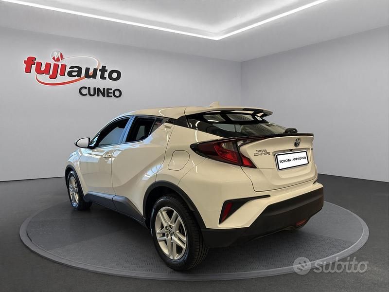 Usata Toyota C-HR Active 122 CV (89 kW) 2023 Solid white SUV