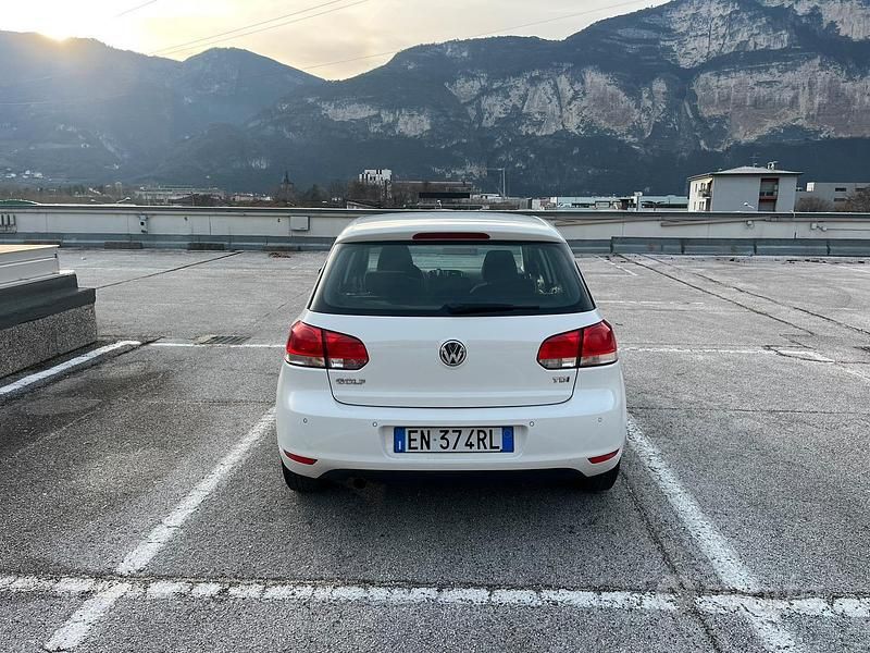 Usata VW Golf VII Comfortline 105 CV (77 kW) 2012 Bianco Berlina