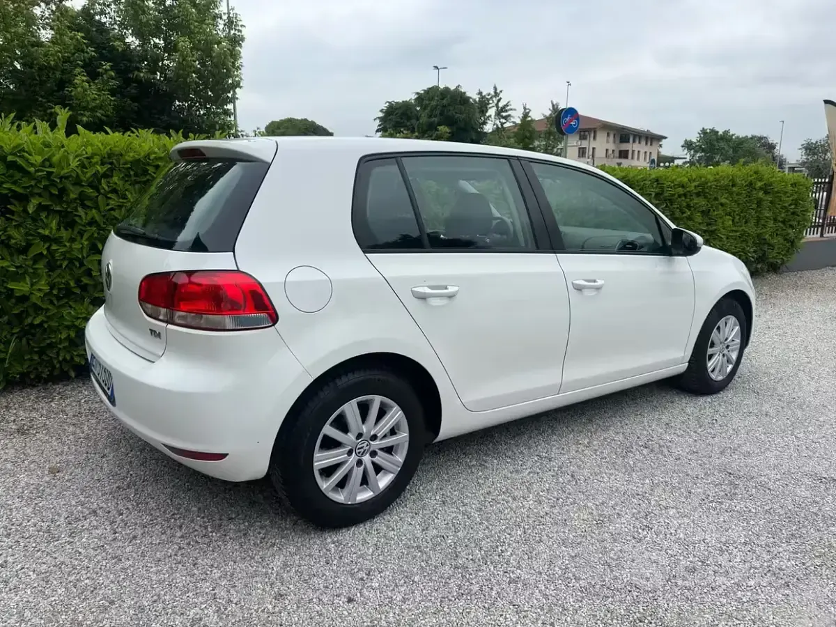 Usata VW Golf VII Highline 105 CV (77 kW) 2012 Bianco Berlina