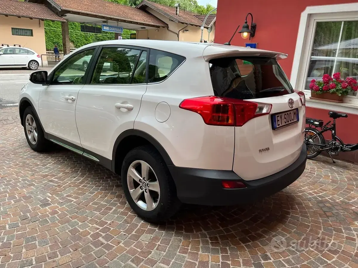 Usata Toyota RAV4 124 CV (91 kW) 2015 Bianco SUV