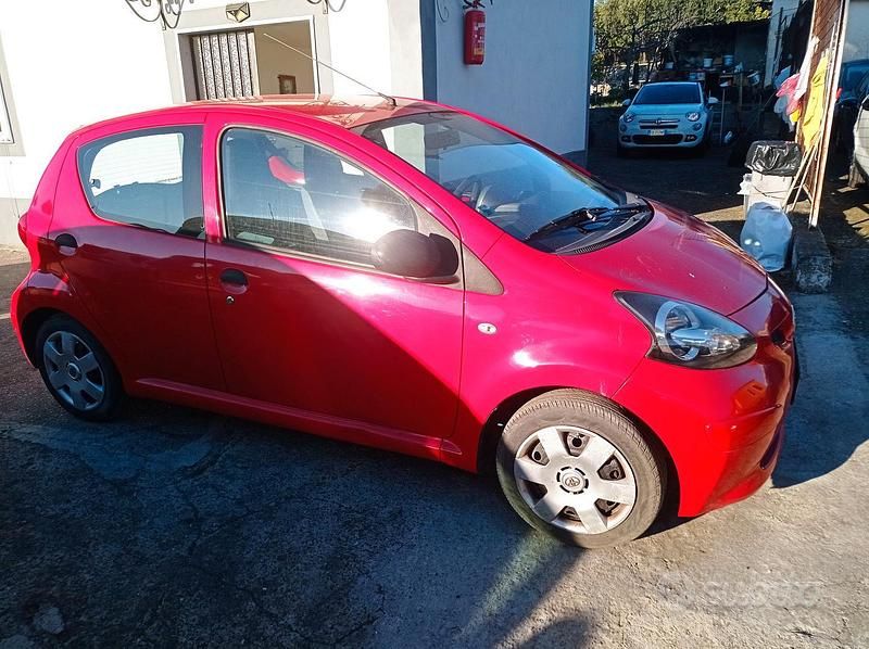 Usata Toyota Aygo 68 CV (50 kW) 2008 Rosso Utilitaria