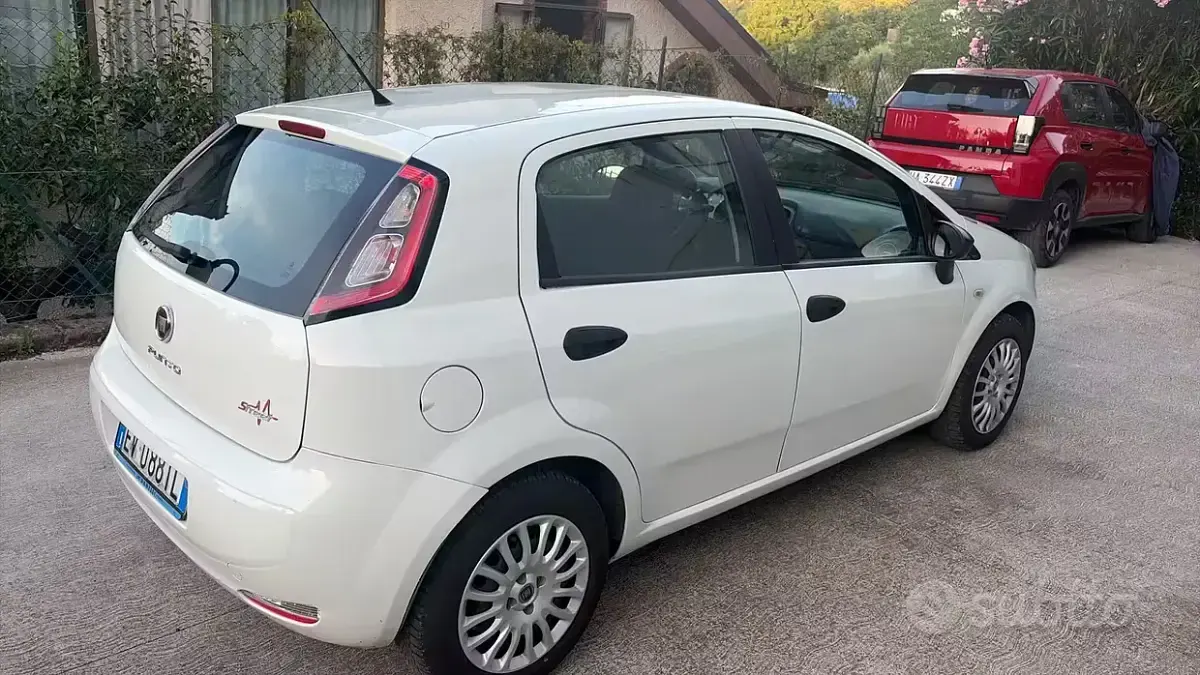 Usata Fiat Grande Punto 75 CV (55 kW) 2014 Bianco Utilitaria