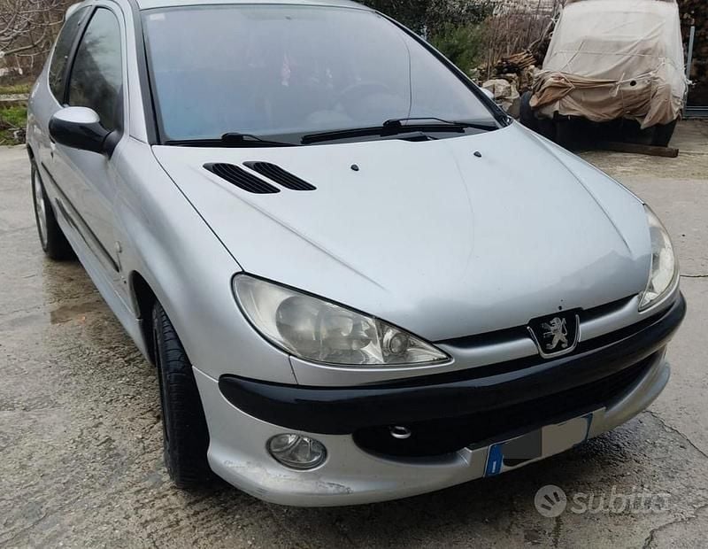 Begagnad Peugeot 206 88 HK (64 kW) 2002 Sedan